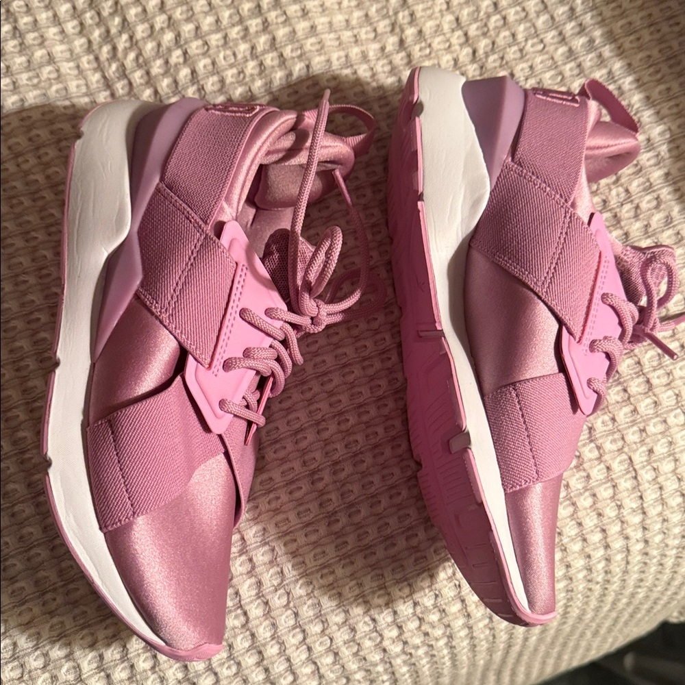 Puma Soft Pink Sneakers - Picture 2 of 5
